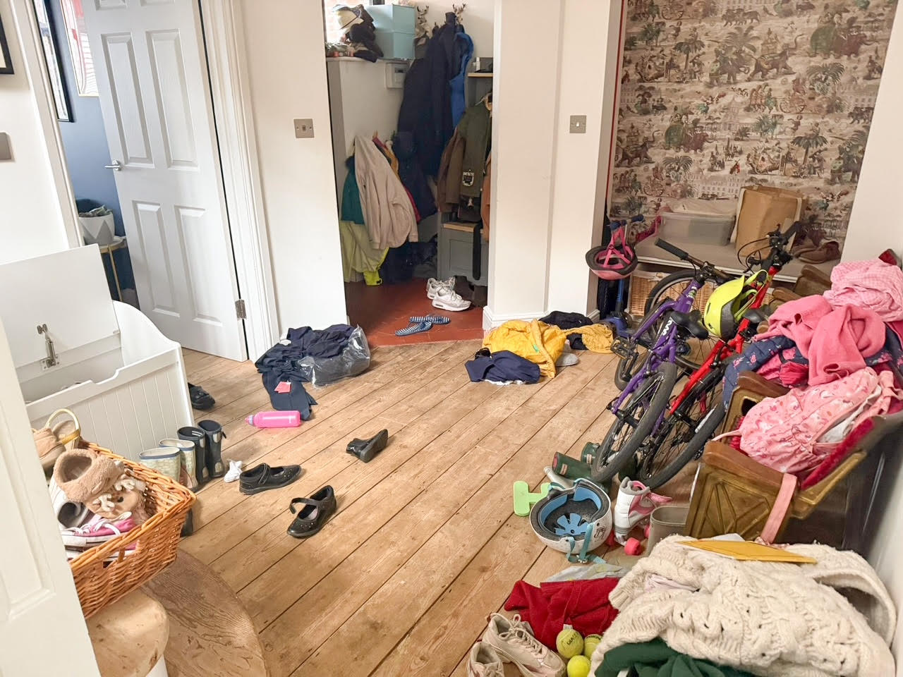 Entryway, cleared and welcoming. before